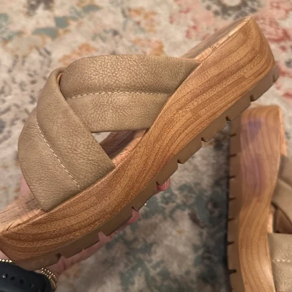 Korks Faithe Platform Sandals with Suede Straps and Cork Sole - Picture 11 of 12